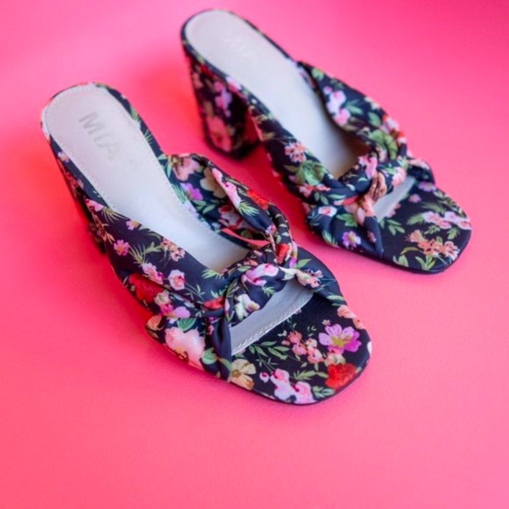 NWT MIA Collette Floral Mules 7 Block Heel Black Pink